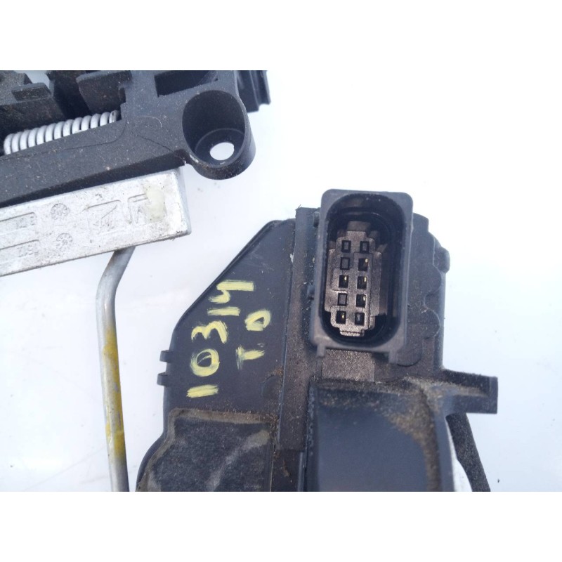 Recambio de cerradura puerta trasera derecha para chevrolet orlando lt+ referencia OEM IAM 3023880  E2-B6-15-2