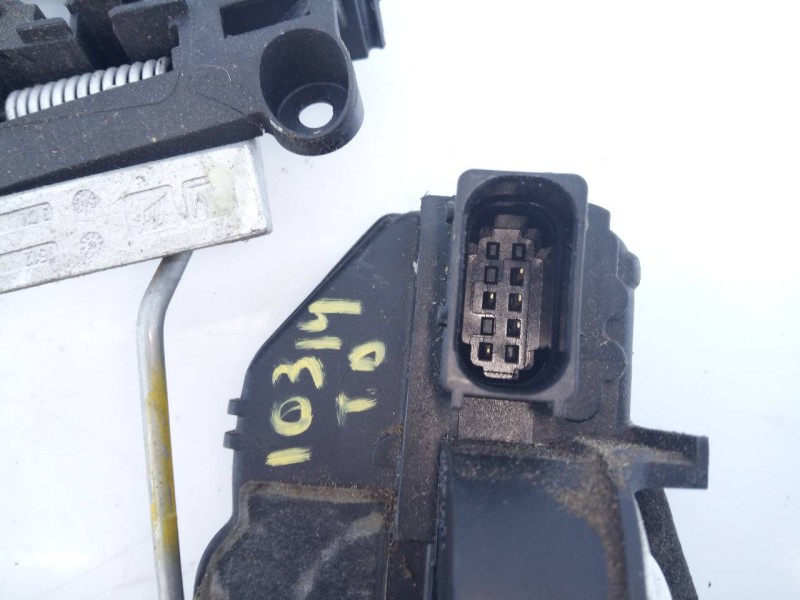 Recambio de cerradura puerta trasera derecha para chevrolet orlando lt+ referencia OEM IAM 3023880  E2-B6-15-2