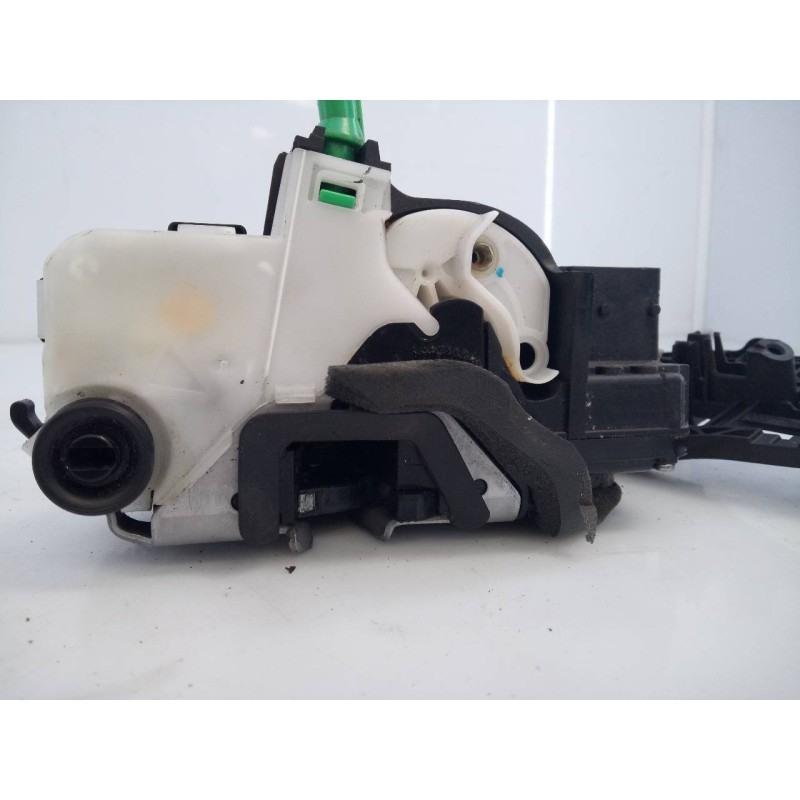 Recambio de cerradura puerta trasera derecha para chevrolet orlando lt+ referencia OEM IAM 3023880  E2-B6-15-2
