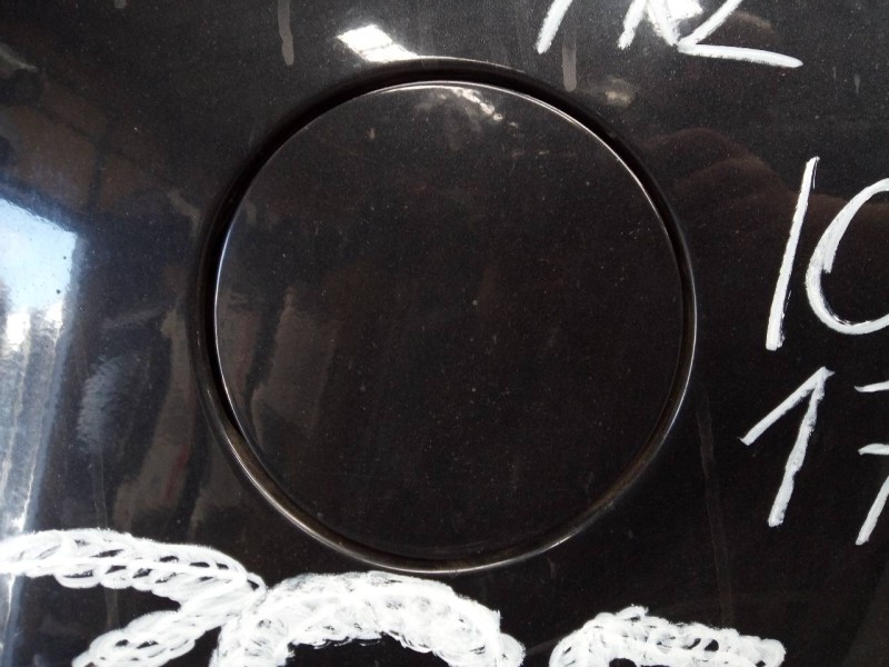 Recambio de tapa exterior combustible para kia sportage drive 4x2 referencia OEM IAM   