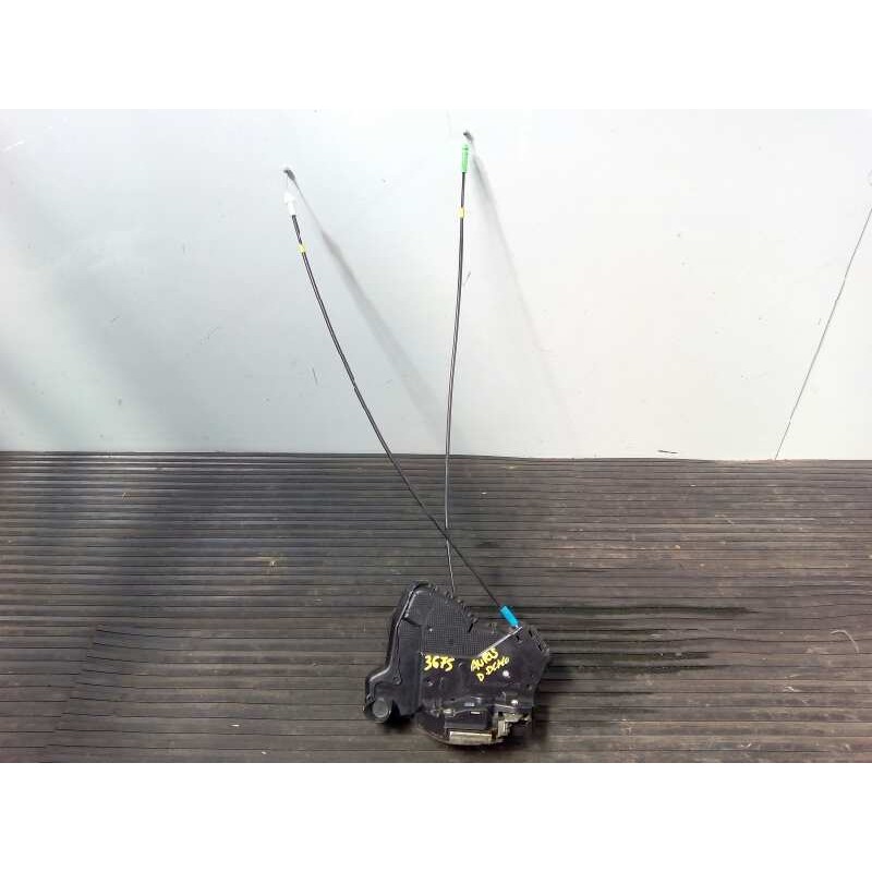 Recambio de cerradura puerta delantera derecha para toyota auris active referencia OEM IAM A046693  E2-B4-30-2