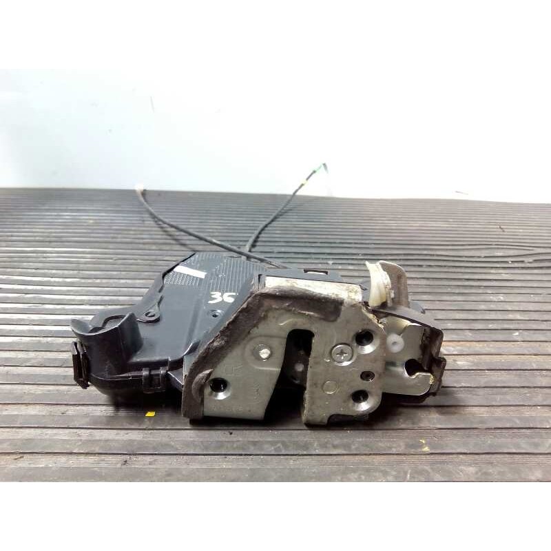 Recambio de cerradura puerta delantera derecha para toyota auris active referencia OEM IAM A046693  E2-B4-30-2