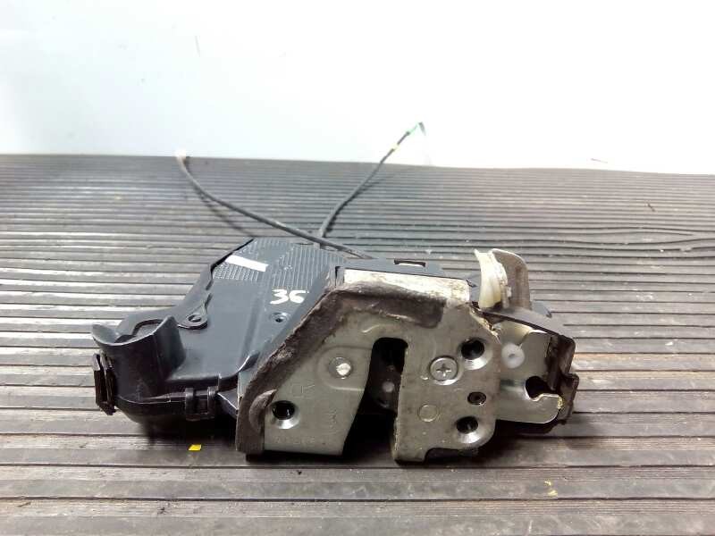 Recambio de cerradura puerta delantera derecha para toyota auris active referencia OEM IAM A046693  E2-B4-30-2