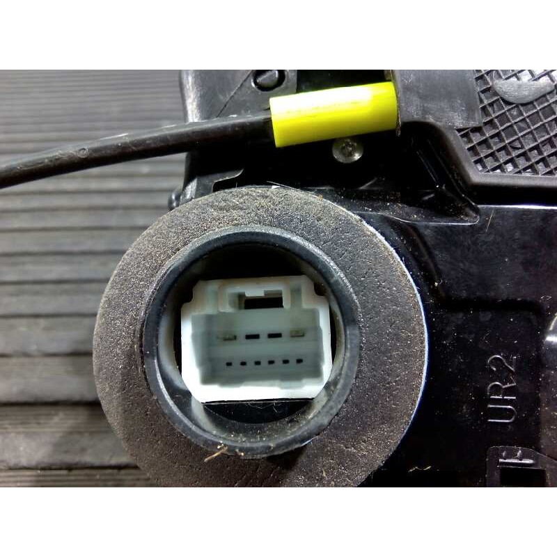 Recambio de cerradura puerta trasera derecha para toyota auris active referencia OEM IAM 6905042021  E2-B4-30-2