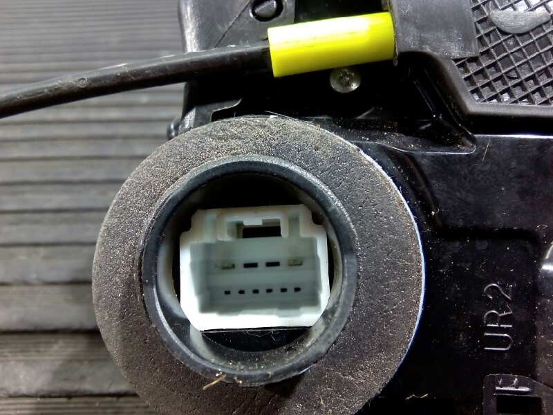 Recambio de cerradura puerta trasera derecha para toyota auris active referencia OEM IAM 6905042021  E2-B4-30-2