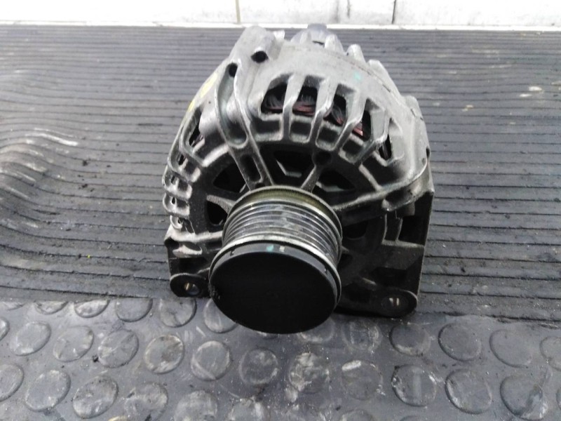 Recambio de alternador para renault clio iv expression referencia OEM IAM 231001318R TG12C2412627732A P3-A4-13-3