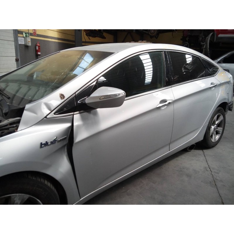 Recambio de puerta delantera izquierda para hyundai i40 style blue referencia OEM IAM   