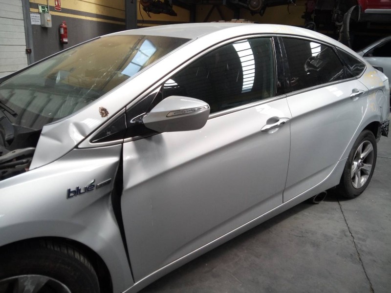 Recambio de puerta delantera izquierda para hyundai i40 style blue referencia OEM IAM   