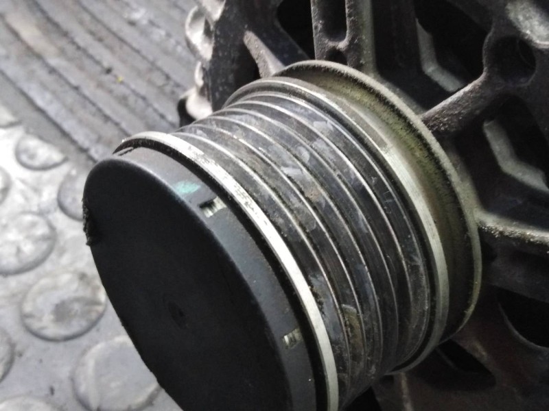 Recambio de alternador para renault clio iv expression referencia OEM IAM 231001318R TG12C2412627732A P3-A4-13-3