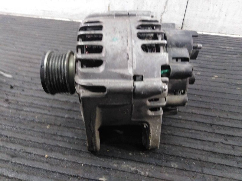 Recambio de alternador para renault clio iv expression referencia OEM IAM 231001318R TG12C2412627732A P3-A4-13-3