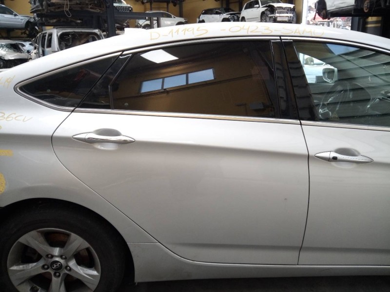 Recambio de puerta trasera derecha para hyundai i40 style blue referencia OEM IAM   