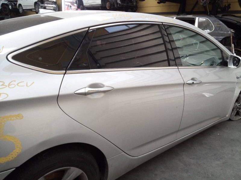 Recambio de puerta trasera derecha para hyundai i40 style blue referencia OEM IAM   