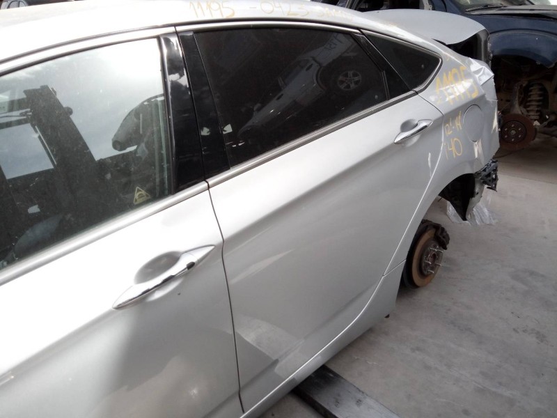 Recambio de puerta trasera izquierda para hyundai i40 style blue referencia OEM IAM   