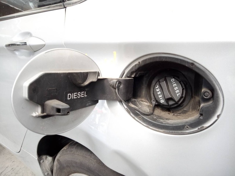 Recambio de tapa exterior combustible para hyundai i40 style blue referencia OEM IAM   