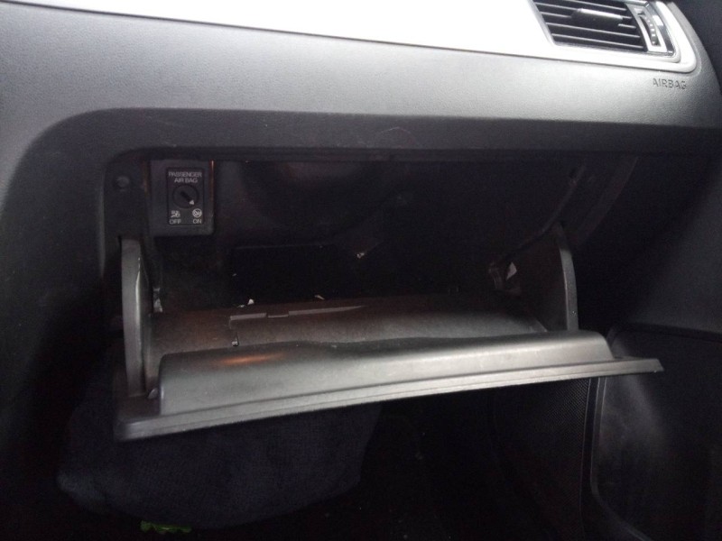 Recambio de guantera para skoda rapid active referencia OEM IAM   