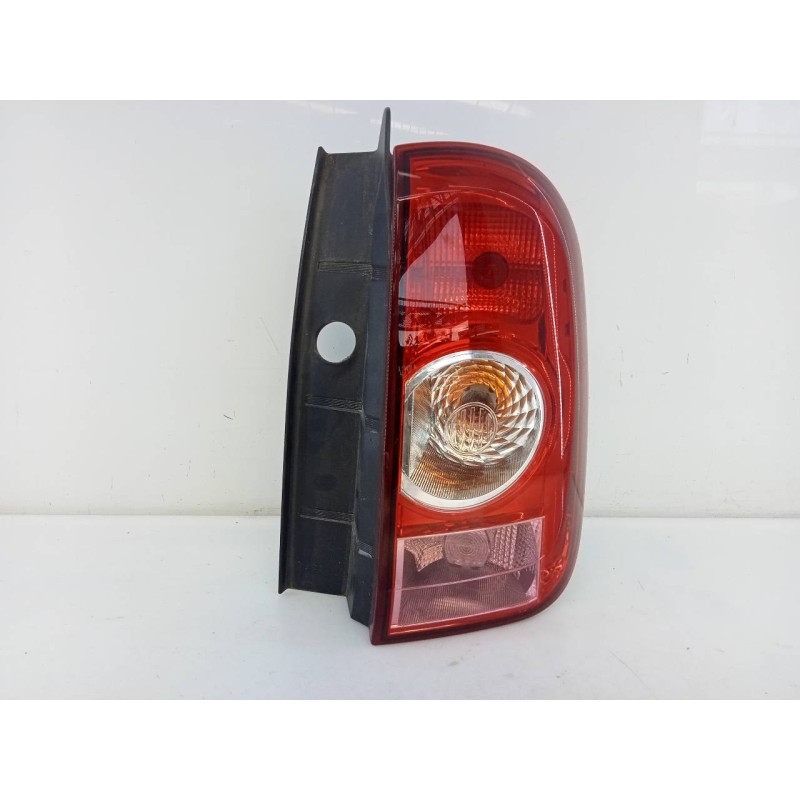 Recambio de piloto trasero derecho para dacia duster laureate 4x2 referencia OEM IAM   E1-A1-39-1