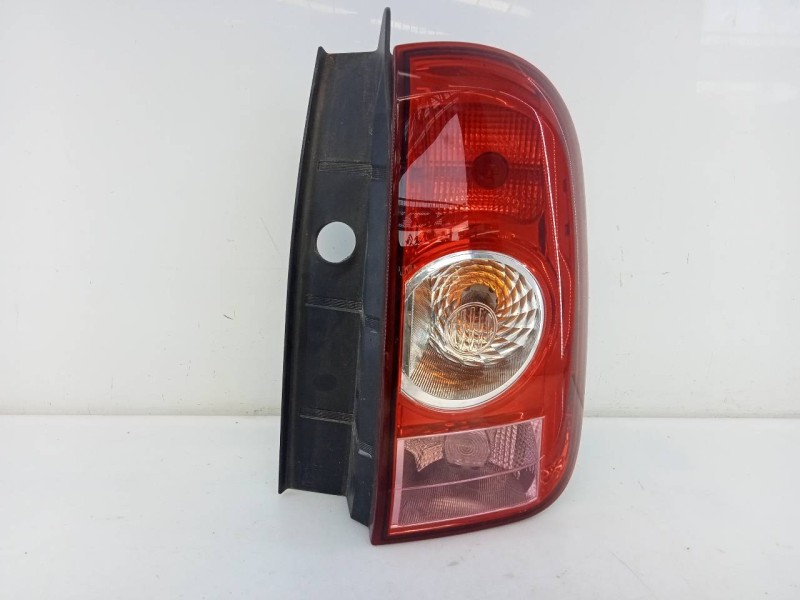 Recambio de piloto trasero derecho para dacia duster laureate 4x2 referencia OEM IAM   E1-A1-39-1