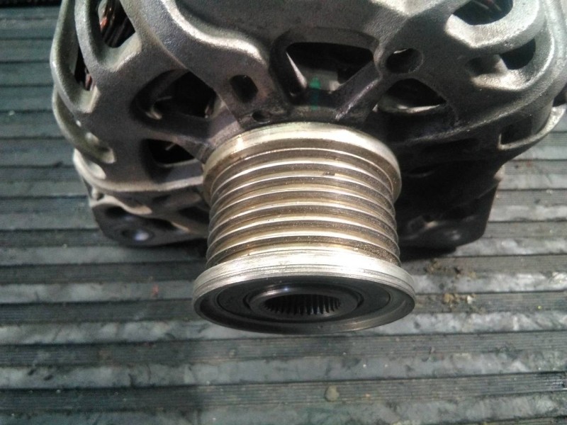 Recambio de alternador para dacia duster laureate 4x2 referencia OEM IAM 231006677R 2116066144 P3-B5-19-3