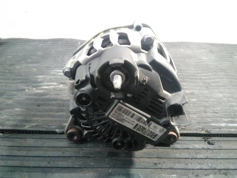 Recambio de alternador para dacia duster laureate 4x2 referencia OEM IAM 231006677R 2116066144 P3-B5-19-3