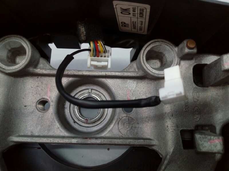 Recambio de volante para kia carens ( ) drive referencia OEM IAM A4530CC2 56140A400 E2-B5-24-2