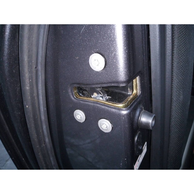 Recambio de cerradura puerta trasera izquierda para toyota corolla verso (r1) 2.2 d-4d luna referencia OEM IAM   