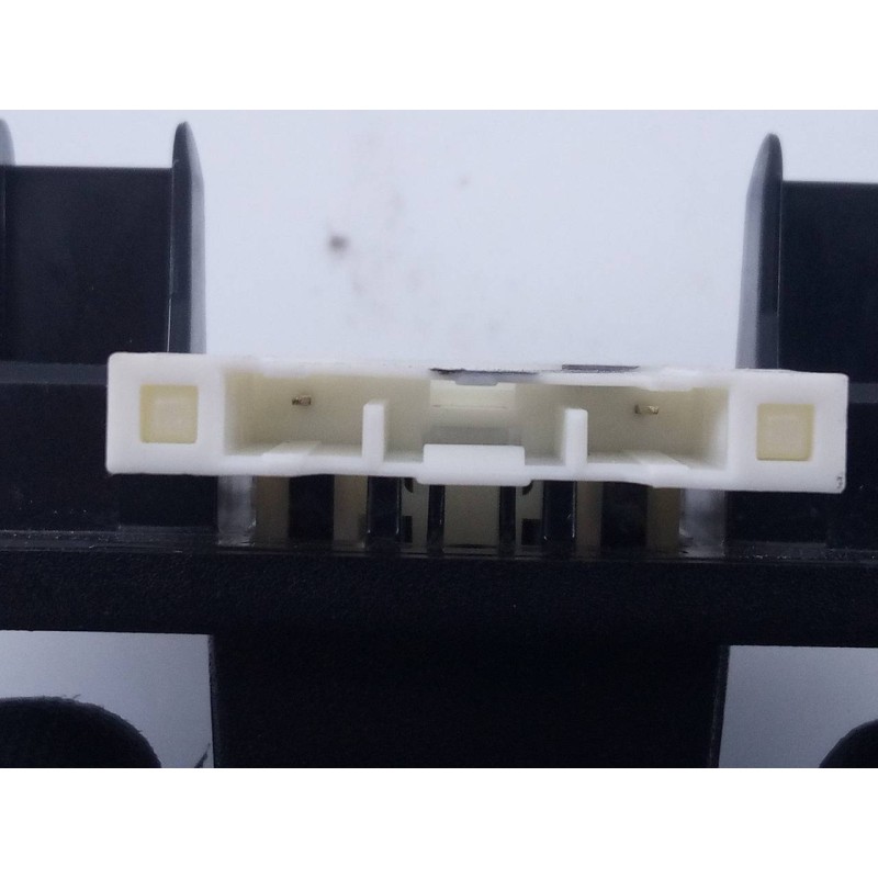Recambio de parasol derecho para infiniti q30 2.2d referencia OEM IAM   E2-A4-43-2