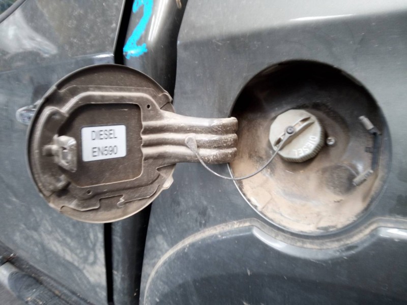 Recambio de tapa exterior combustible para mitsubishi l 200 diamant edition 4wd referencia OEM IAM   