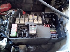 CAJA RELES / FUSIBLES 