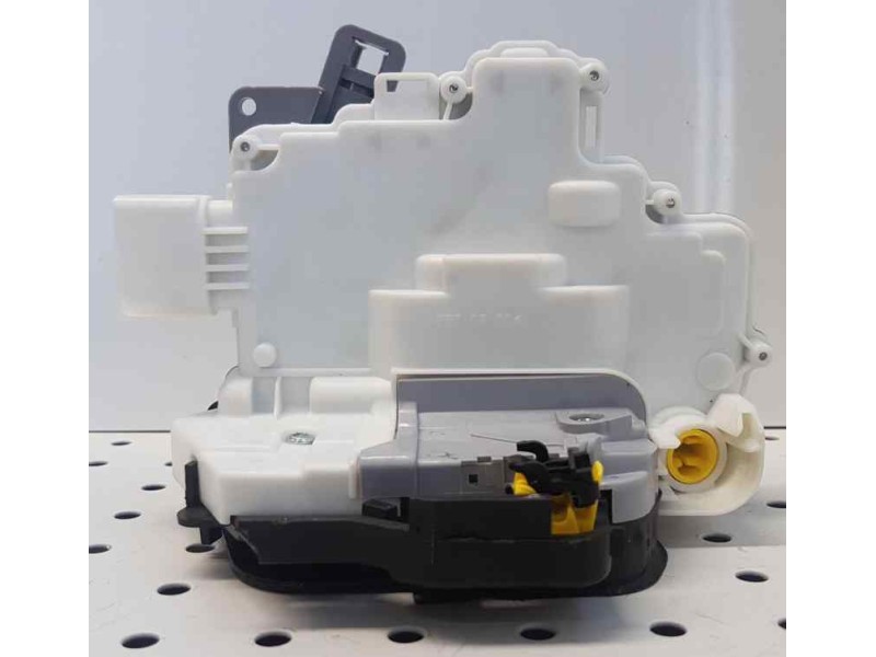 Recambio de cerradura puerta delantera derecha para universal cerradura delantera derecha vw-seat-skoda referencia OEM IAM 3C183