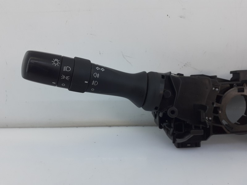 Recambio de mando intermitentes para toyota land cruiser (j15) gx referencia OEM IAM 17F711 17F463 E3-B2-18-4