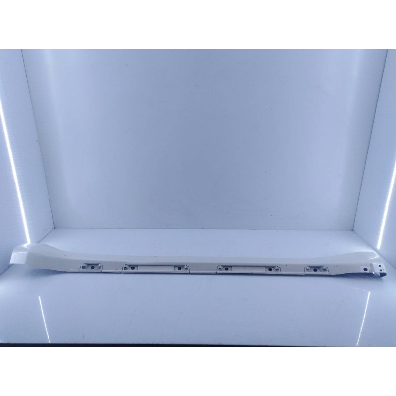 Recambio de estribo izquierdo para toyota land cruiser (j15) gx referencia OEM IAM   E6-A3-9