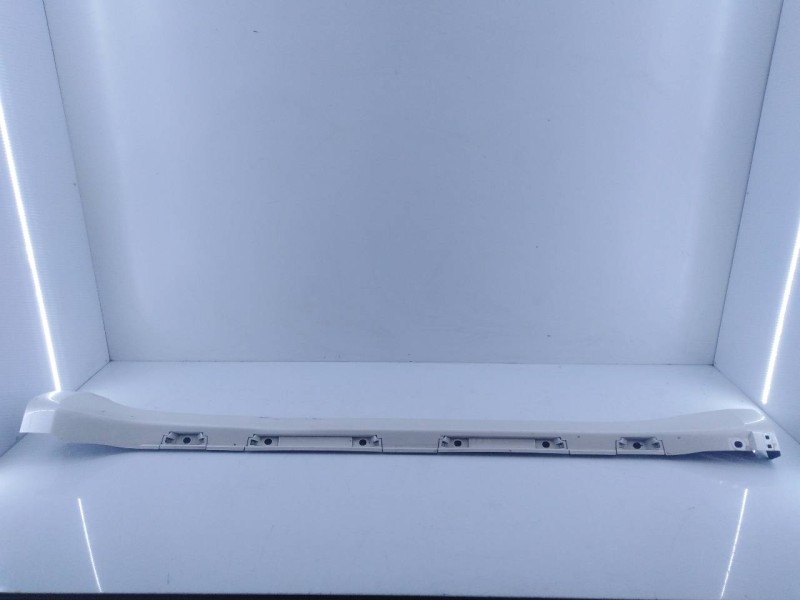 Recambio de estribo izquierdo para toyota land cruiser (j15) gx referencia OEM IAM   E6-A3-9