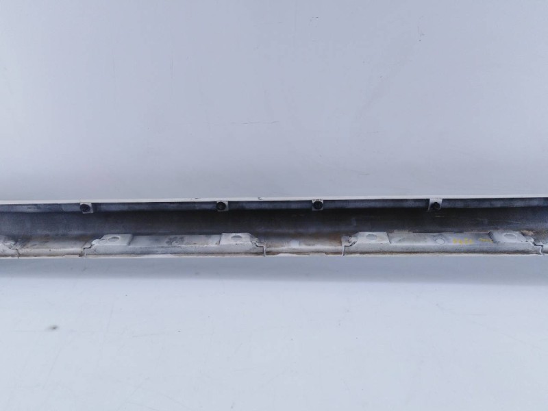 Recambio de estribo izquierdo para toyota land cruiser (j15) gx referencia OEM IAM   E6-A3-9