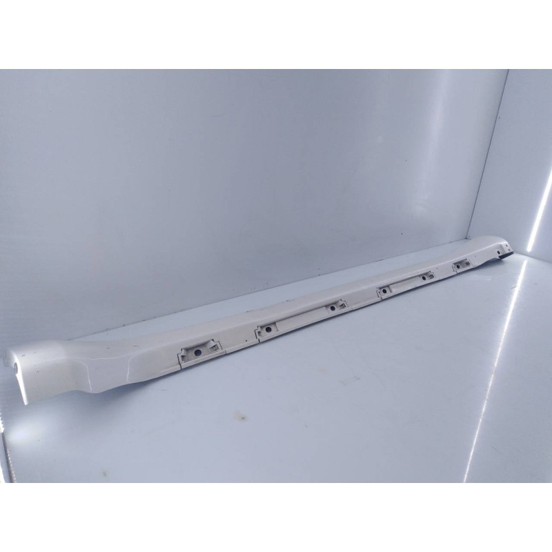 Recambio de estribo izquierdo para toyota land cruiser (j15) gx referencia OEM IAM   E6-A3-9