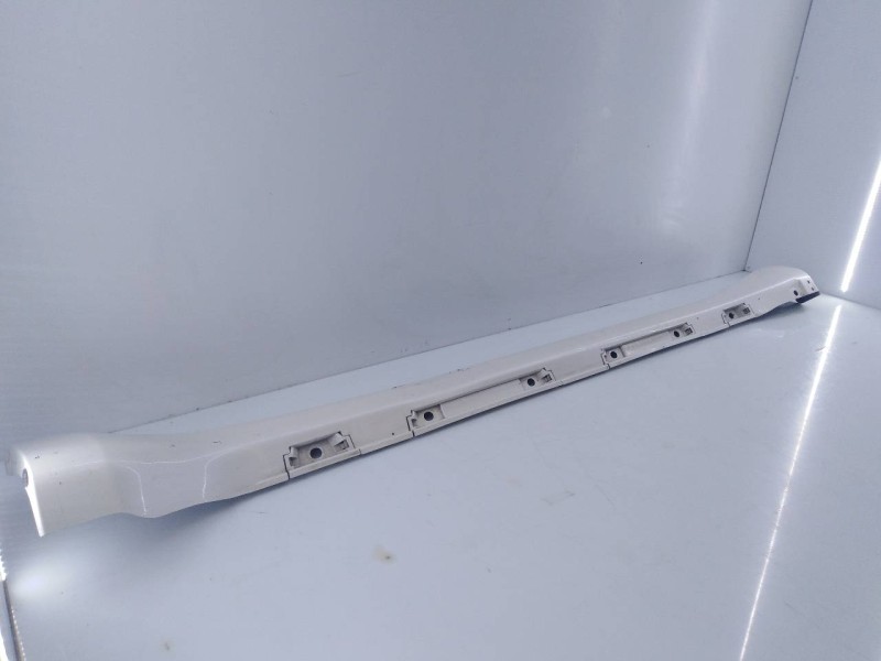 Recambio de estribo izquierdo para toyota land cruiser (j15) gx referencia OEM IAM   E6-A3-9