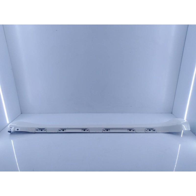 Recambio de estribo derecho para toyota land cruiser (j15) gx referencia OEM IAM   E6-A3-9