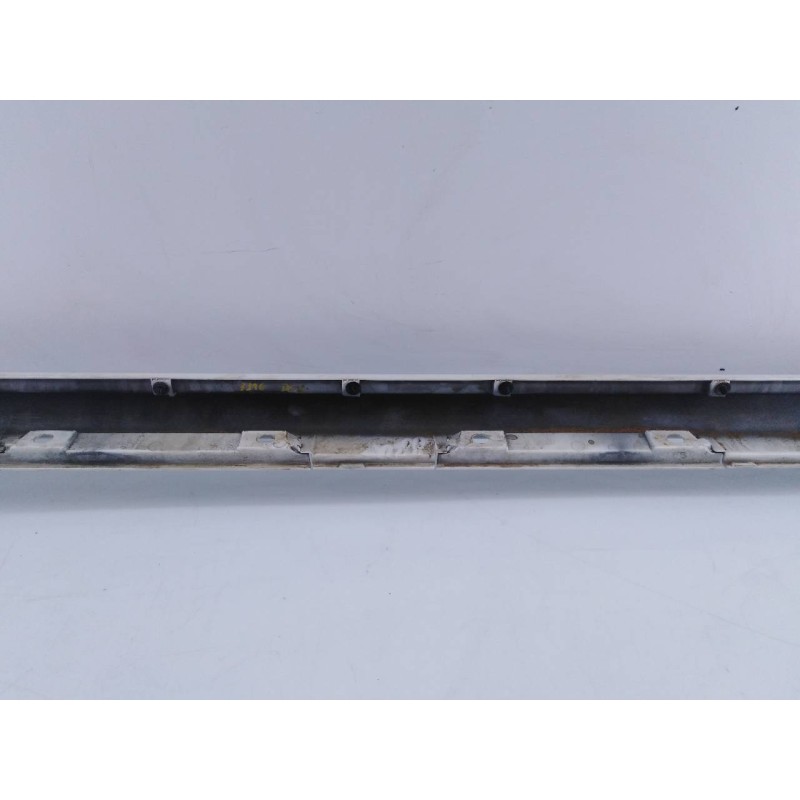 Recambio de estribo derecho para toyota land cruiser (j15) gx referencia OEM IAM   E6-A3-9