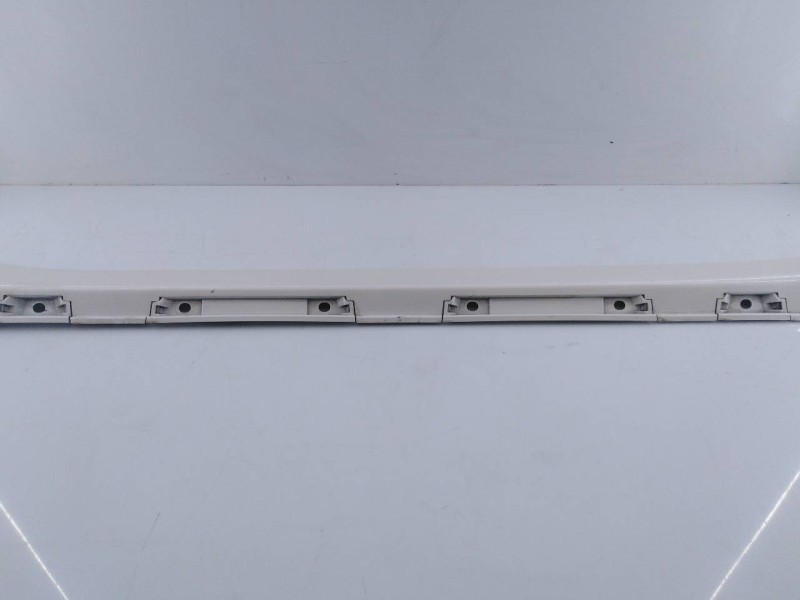 Recambio de estribo derecho para toyota land cruiser (j15) gx referencia OEM IAM   E6-A3-9