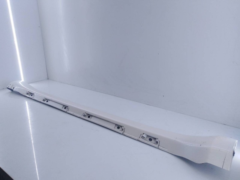 Recambio de estribo derecho para toyota land cruiser (j15) gx referencia OEM IAM   E6-A3-9