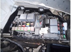 CAJA RELES / FUSIBLES 