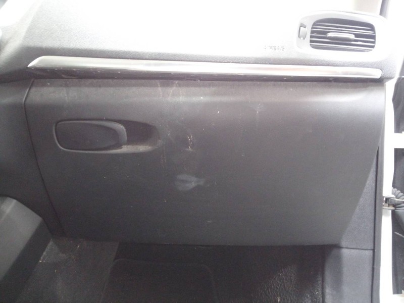 Recambio de guantera para volvo v40 momentum referencia OEM IAM   