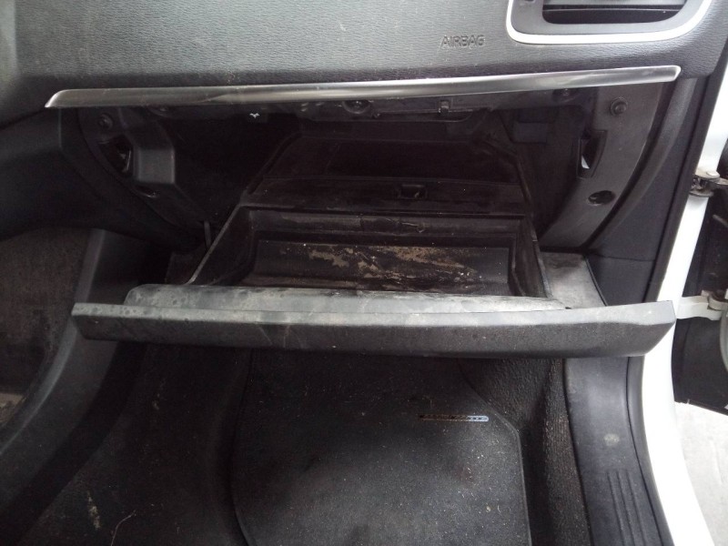 Recambio de guantera para volvo v40 momentum referencia OEM IAM   