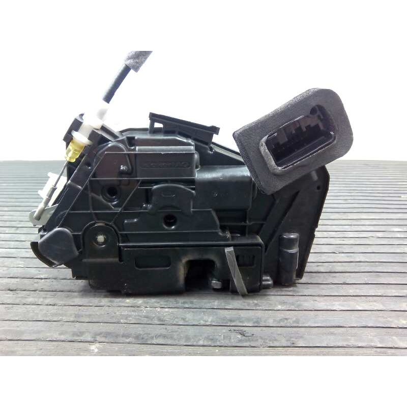 Recambio de cerradura puerta delantera derecha para volkswagen golf vii lim. advance bluemotion referencia OEM IAM 5K1837016E  E