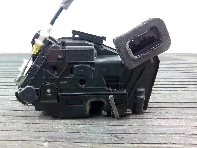 Recambio de cerradura puerta delantera derecha para volkswagen golf vii lim. advance bluemotion referencia OEM IAM 5K1837016E  E