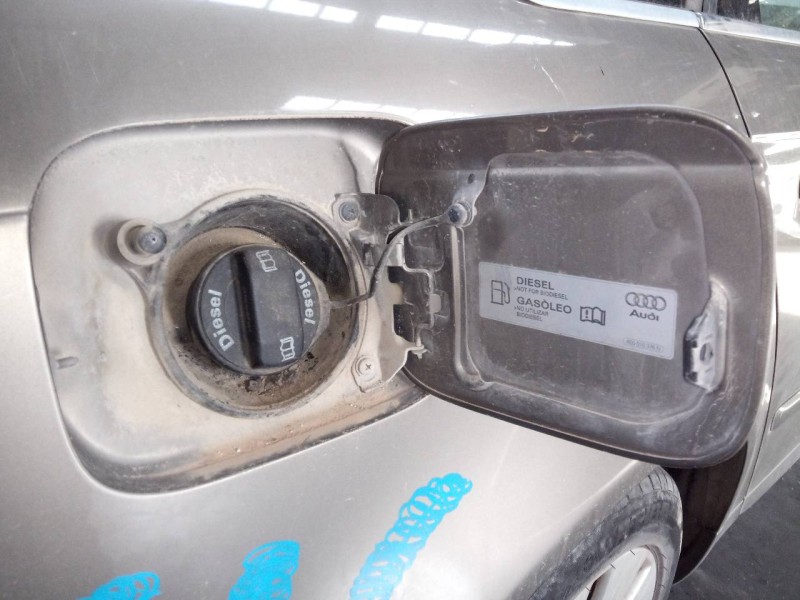 Recambio de tapa exterior combustible para audi a4 berlina (8e) 2.0 tdi referencia OEM IAM   