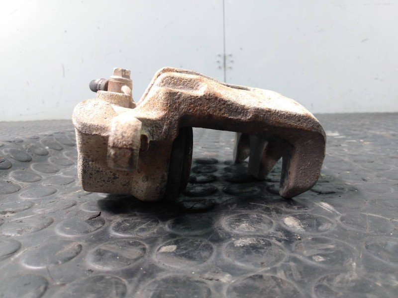 Recambio de pinza freno delantera derecha para mitsubishi montero (v60/v70) 3.2 di-d gls hunter (5-ptas.) referencia OEM IAM   P