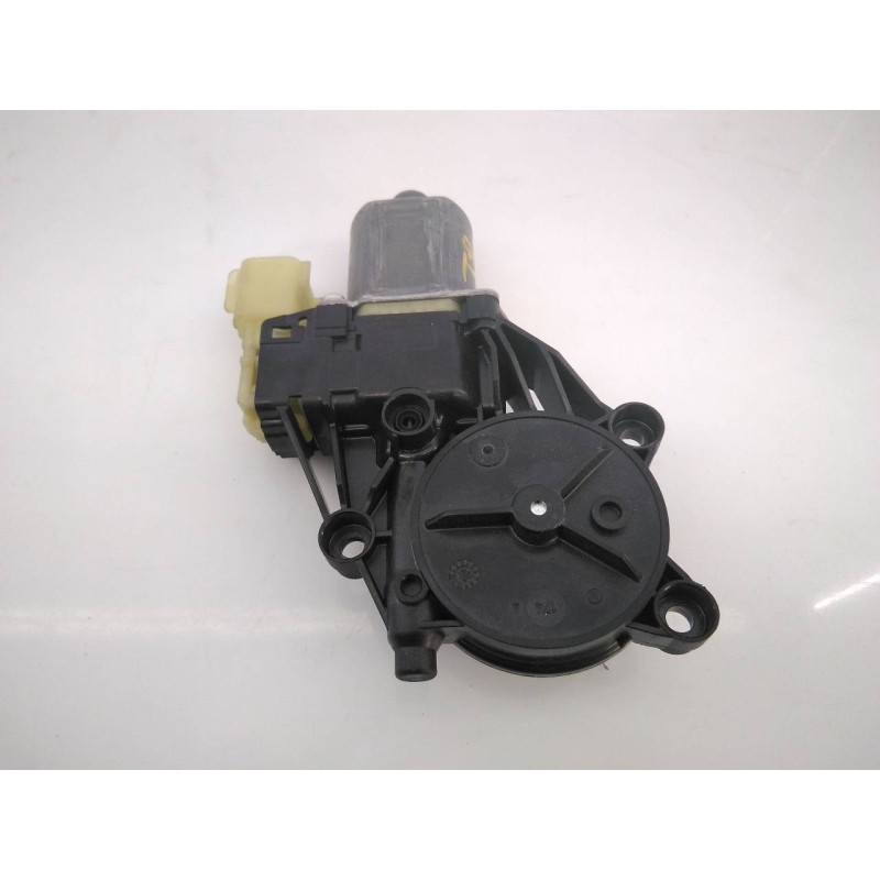 Recambio de motor elevalunas delantero izquierdo para ford fiesta (ccn) titanium referencia OEM IAM 8A6114A389B 0130822618 E2-B3