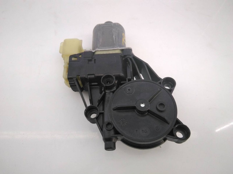 Recambio de motor elevalunas delantero izquierdo para ford fiesta (ccn) titanium referencia OEM IAM 8A6114A389B 0130822618 E2-B3