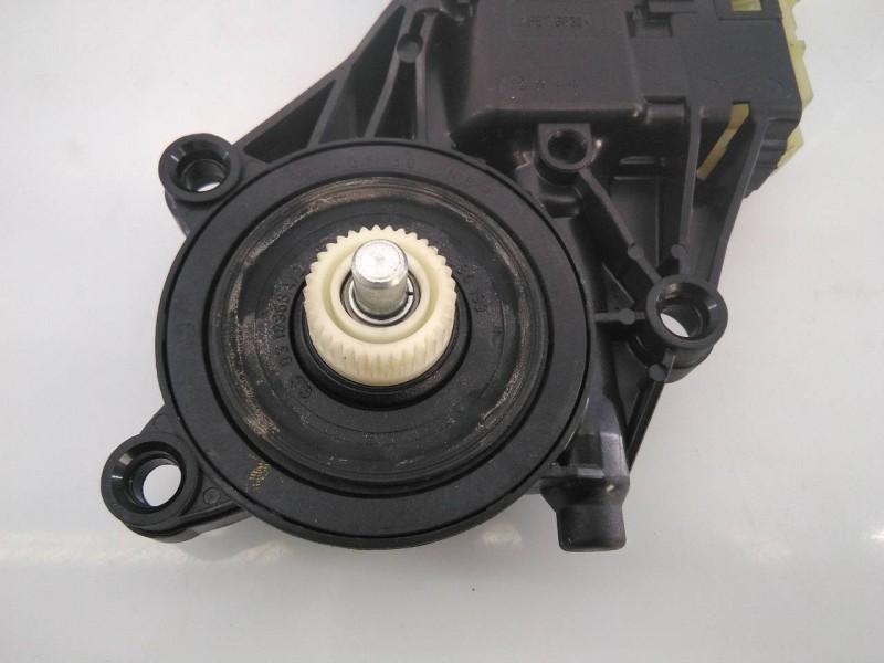 Recambio de motor elevalunas delantero izquierdo para ford fiesta (ccn) titanium referencia OEM IAM 8A6114A389B 0130822618 E2-B3