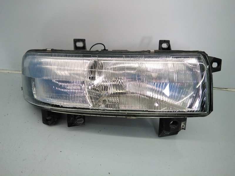 Recambio de faro derecho para renault master combi desde ´98 referencia OEM IAM 38200748  E1-A1-48-2
